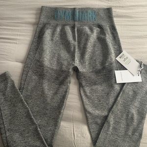 Gym shark leggings